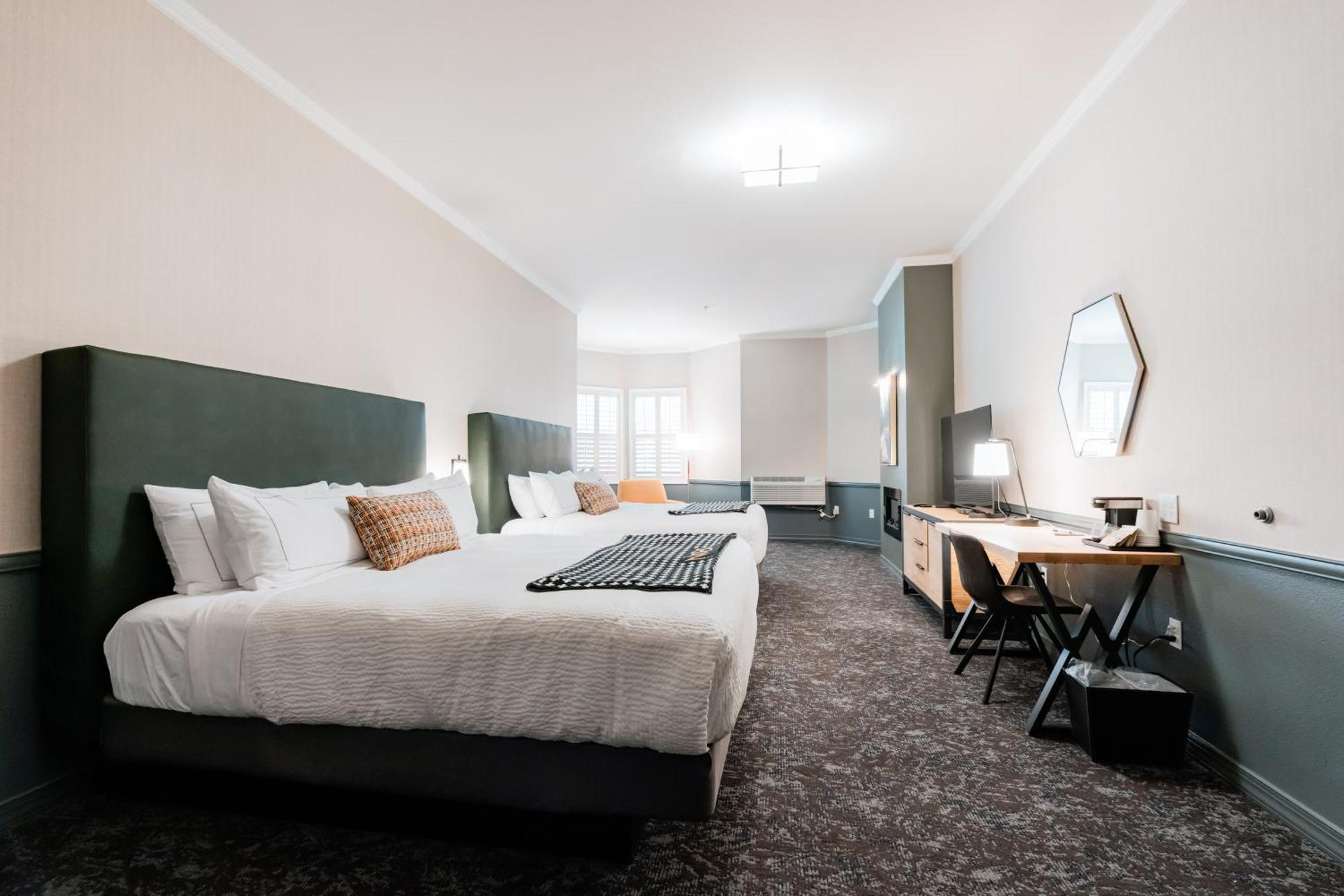 Nobo Cascade, Tapestry Collection By Hilton Hotel