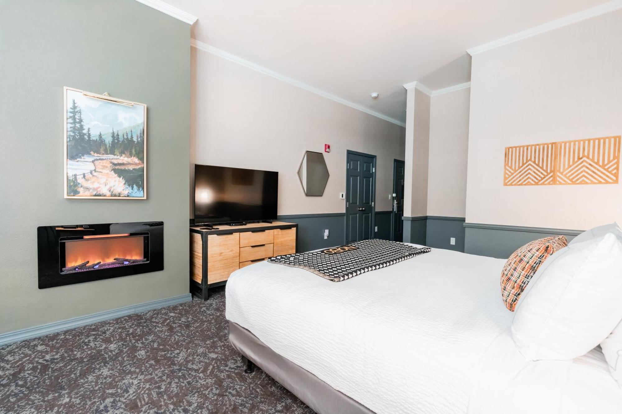 Nobo Cascade, Tapestry Collection By Hilton Hotel