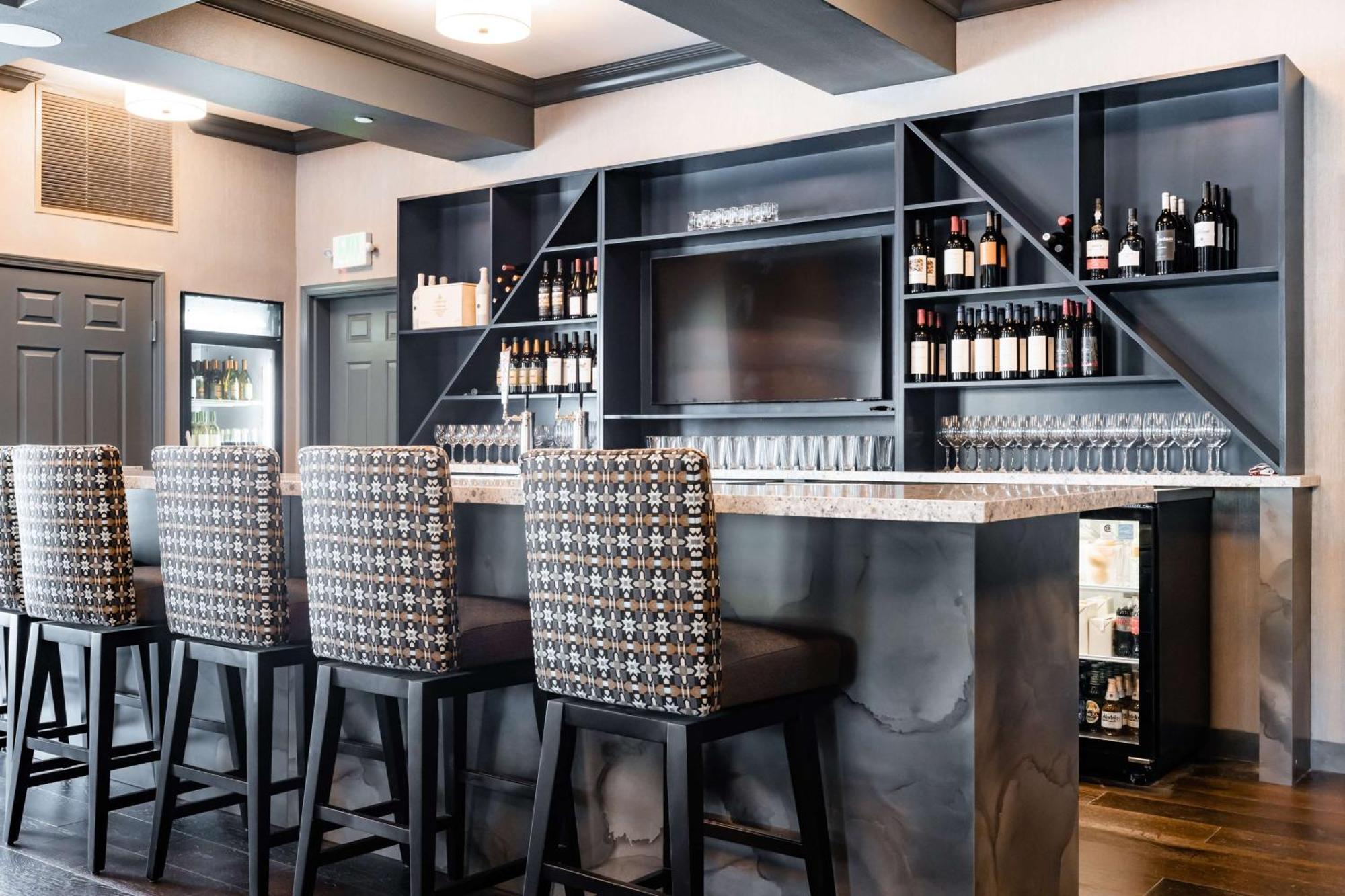 Nobo Cascade, Tapestry Collection By Hilton Hotel 4*