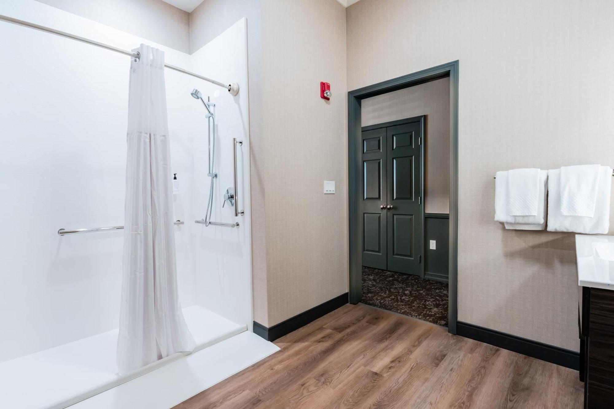 Nobo Cascade, Tapestry Collection By Hilton Hotel 4*